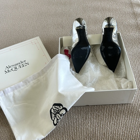 Alexander McQueen Pumps feature a wide ankle strap and buckle closure. - Picture 3 of 4